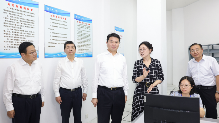姜冬冬带队检查高考考点准备情况并调研科学教育工作